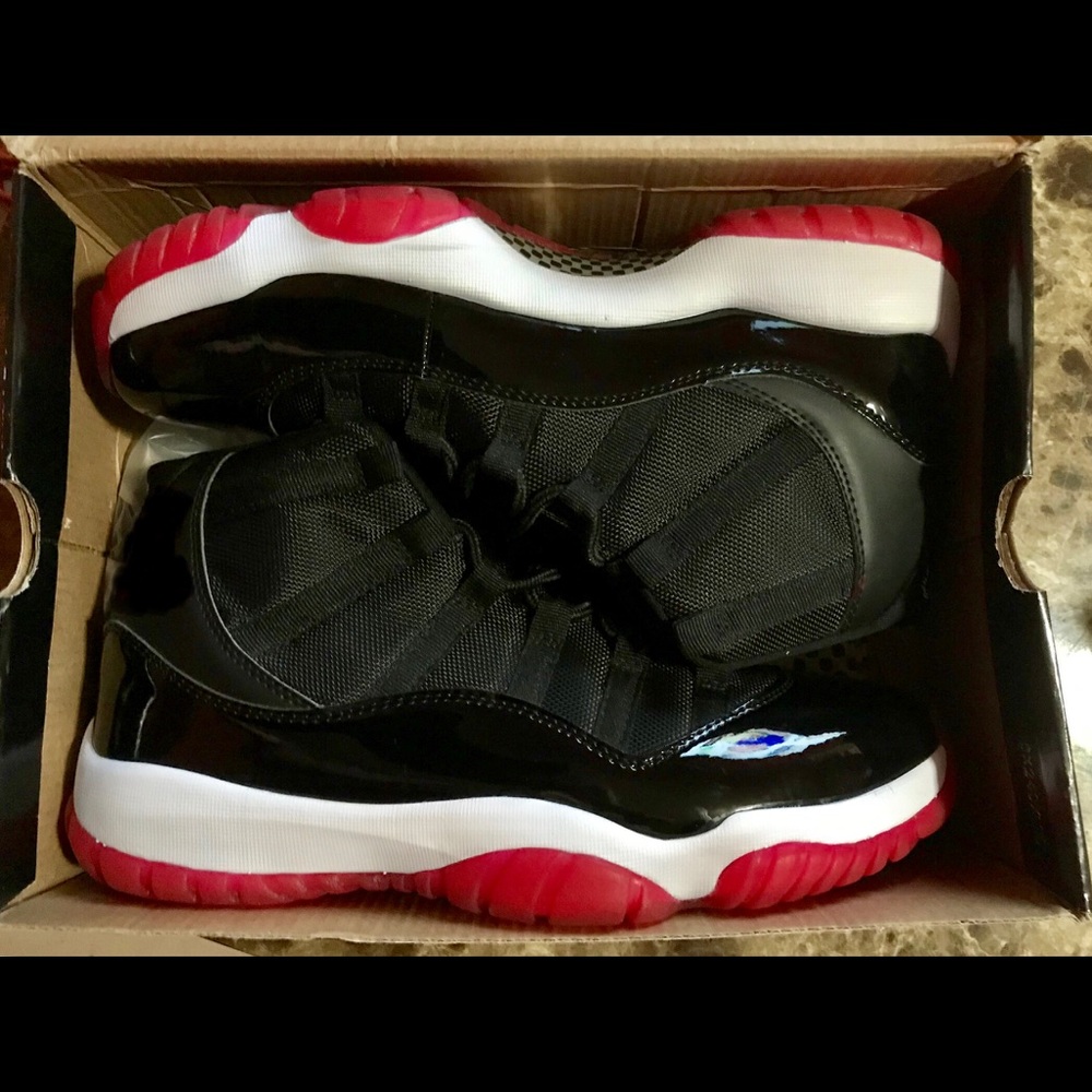 Men’s basketball shoes sz 11